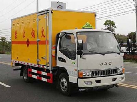 江淮駿鈴4.2米易燃液體廂式運(yùn)輸車(chē)圖片 江淮駿鈴4.2米易燃液體廂式運(yùn)輸車(chē)圖片