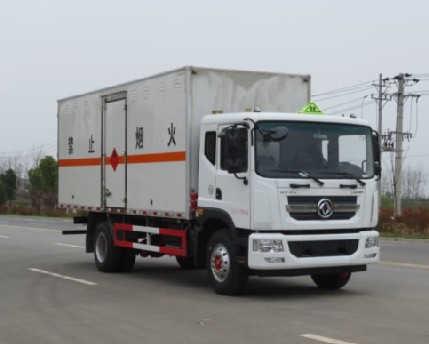 東風(fēng)D9多利卡6.2米易燃液體廂式運輸車圖片 東風(fēng)D9多利卡6.2米易燃液體廂式運輸車圖片