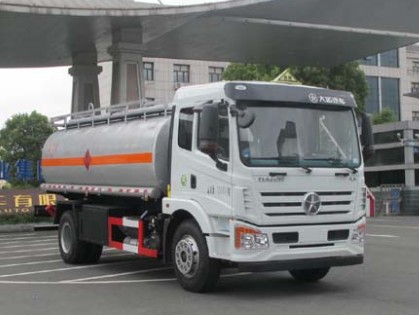 大運(yùn)10噸運(yùn)油車(chē)圖片 大運(yùn)10噸運(yùn)油車(chē)圖片