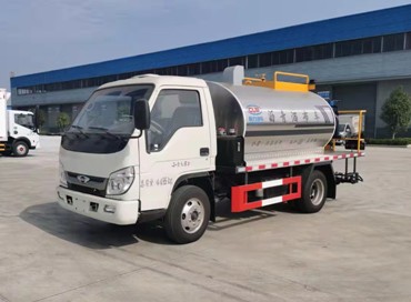 3.7立方福田藍(lán)牌普通型瀝青灑布車(chē) 3.7立方福田藍(lán)牌普通型瀝青灑布車(chē)